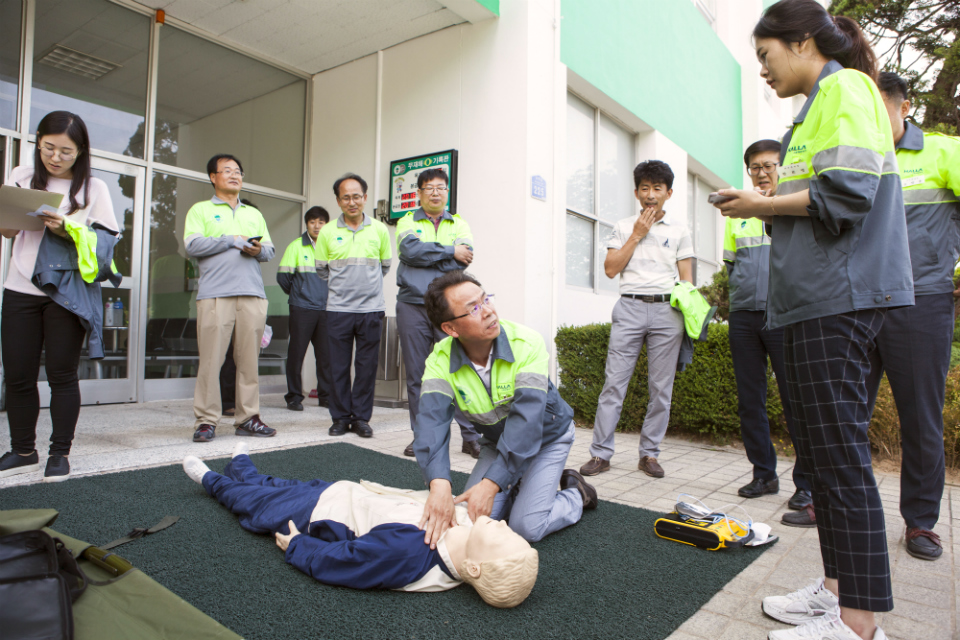 ▲한라시멘트 ‘안전보건의 달’ 캠페인 행사 진행 모습.(사진제공=한라시멘트)