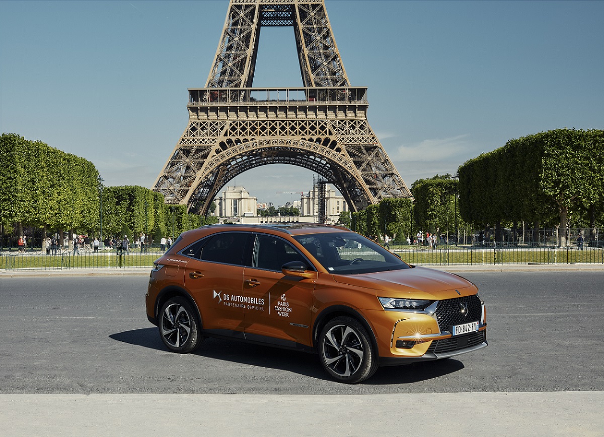 ▲DS 오토모빌이 프랑스패션연합회와 파트너십을 맺고 '2019 파리 패션위크'에 제공하는 의전 차 'DS 7 크로스백'. (사진제공=DS 오토모빌)