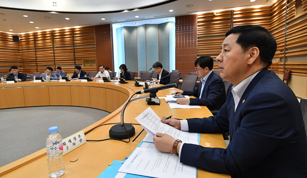 ▲구윤철 기획재정부 2차관이 21일 서초구 서울지방조달청에서 '범정부 추경 TF 5차 회의'를 주재, 모두발언을 하고 있다.(출처=기획재정부)