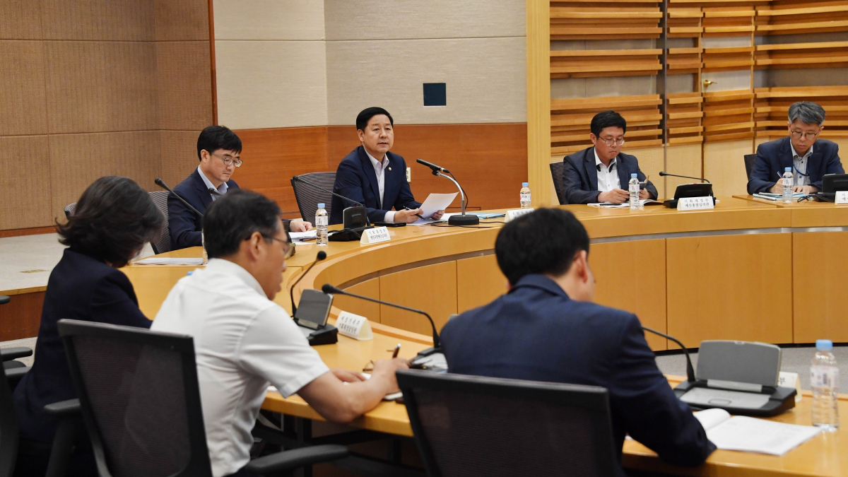 ▲21일 서초구 서울지방조달청에서 구윤철 기획재정부 2차관 주재로 '범정부 추경 태스크포스(TF) 5차 회의'가 열리고 있다.(사진제공=기획재정부)