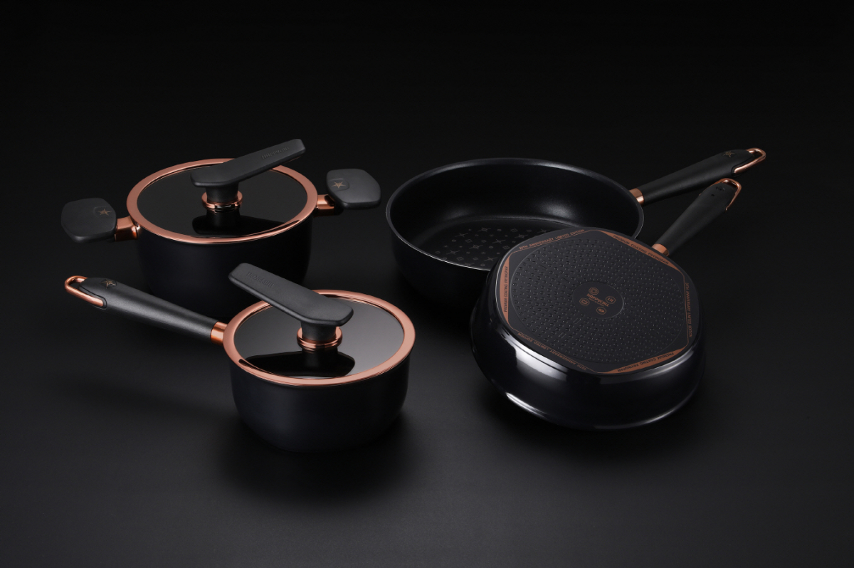 ▲ 해피콜, 백화점서 20주년 기념 ‘마스터피스’ 프라이팬 및 냄비 출시(사진제공=해피콜)