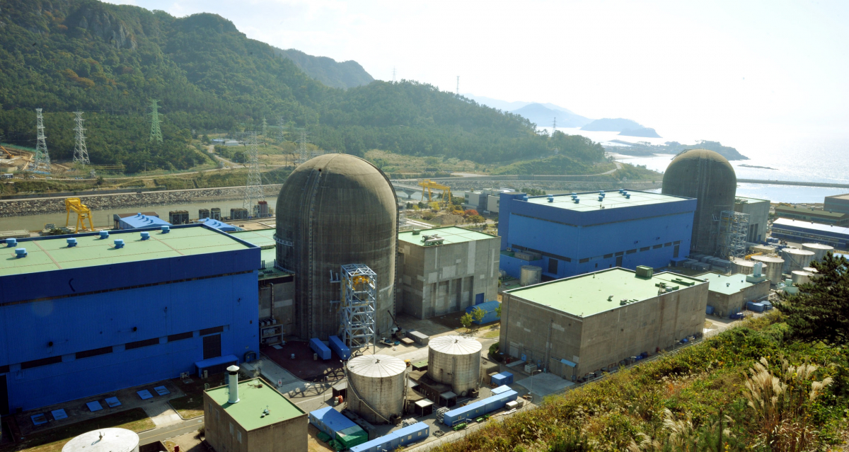 ▲전남 영광군 홍농읍 한빛원전 모습. 왼쪽부터 2호기, 1호기. 2013.11.12(뉴시스)