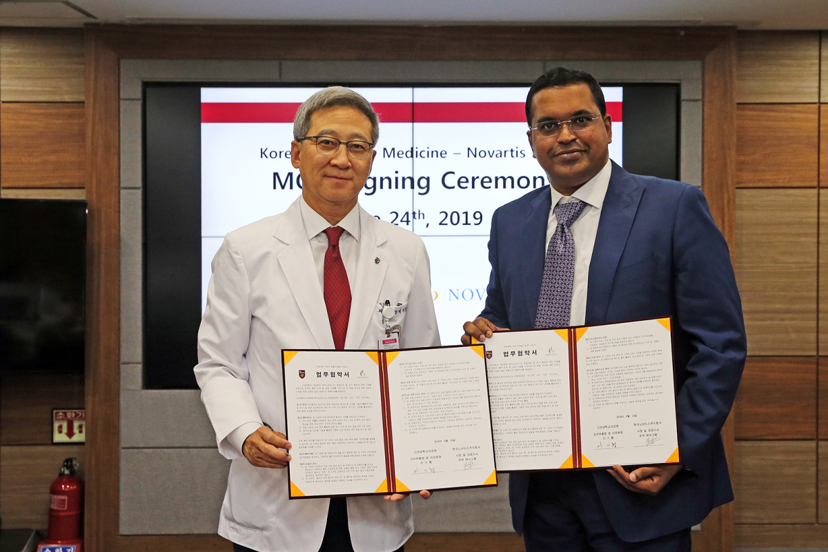 ▲이기형 고려대 의무부총장(좌), 조쉬 베누고팔 한국노바티스 대표(우)(고대의료원)