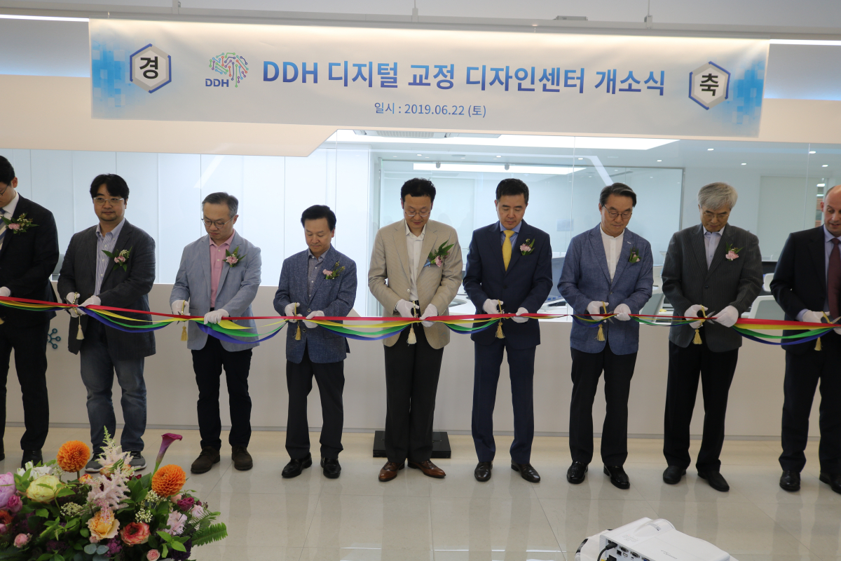 ▲의료 AI기업 DDH(대표 허수복)는 지난 22일 서초동 DDH 디지털 교정 디자인센터 내에서 개소식을 열고 인공지능(AI) 기술 도입을 통해 한국 치의학의 새 지평을 열 것을 다짐했다.  ( DDH)