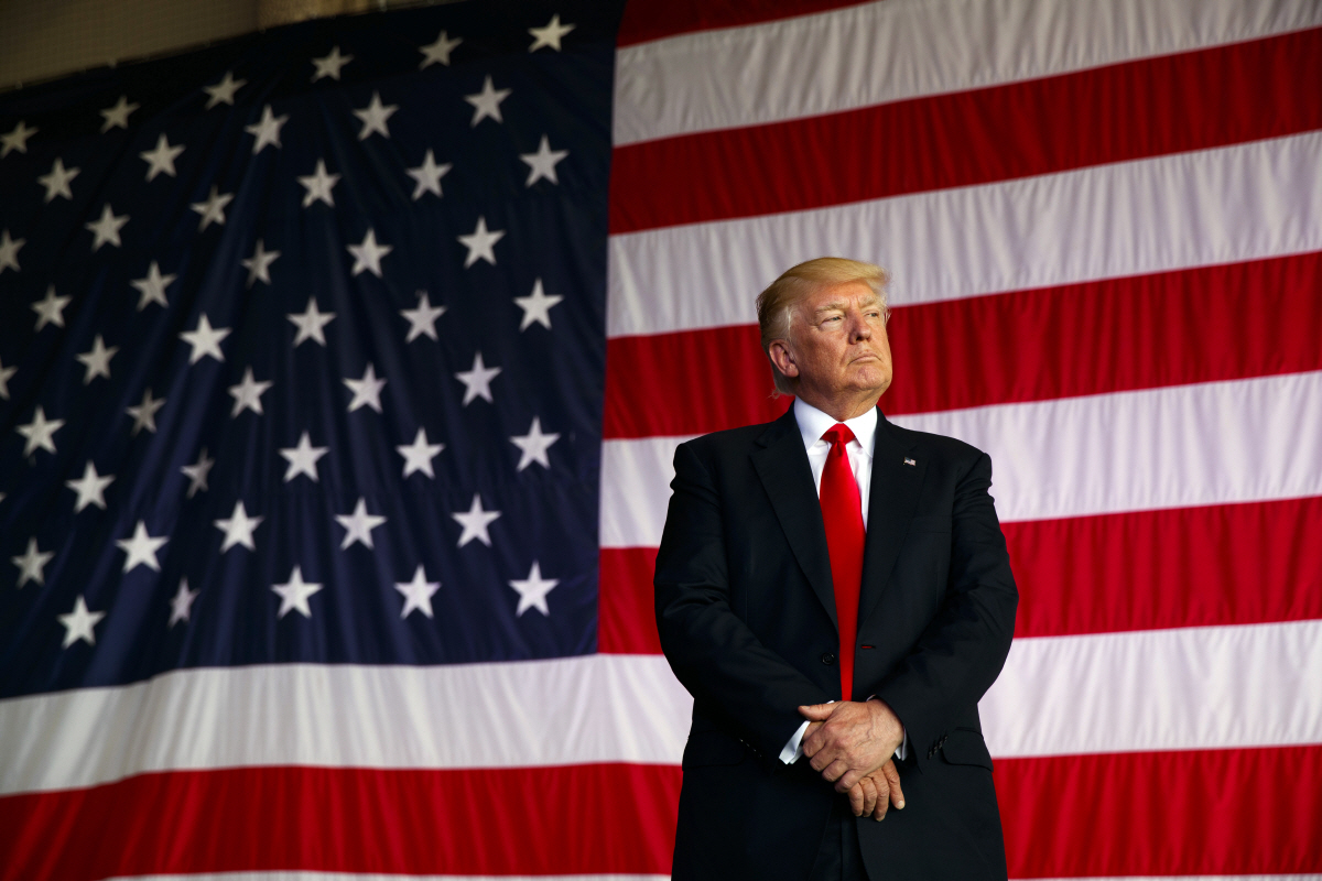 ▲President Donald Trump is introduced to speak to U.S. military troops at Naval Air Station Sigonella, Saturday, May 27, 2017, in Sigonella, Italy. (AP Photo/Evan Vucci)