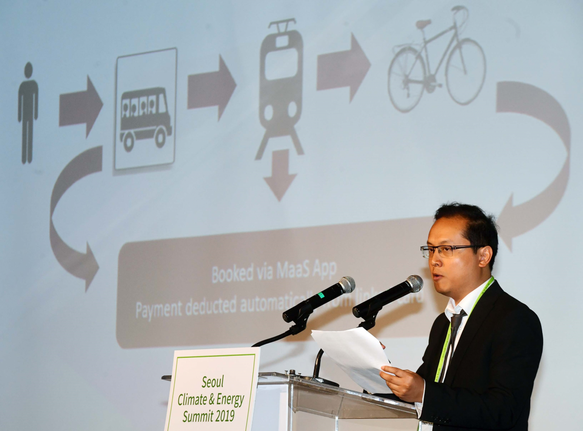 ▲엘슨 수탄토 주니퍼연구소 선임애널리스트가 27일 서울 종로구 새문안로 포시즌스호텔서울에서 열린 '서울 기후-에너지 회의 2019'에서 발표하고 있다. (고이란 기자 photoeran@)
