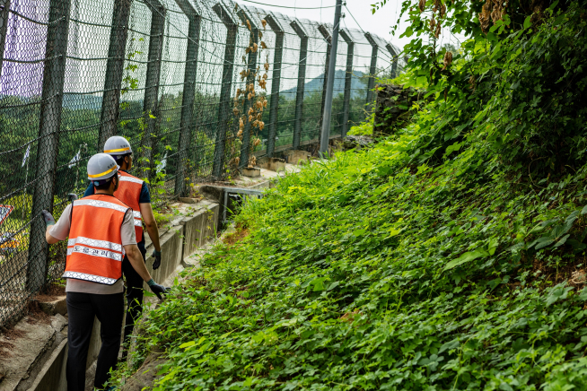 ▲여름철 도로보수점검(사진 = 서울시설공단)
