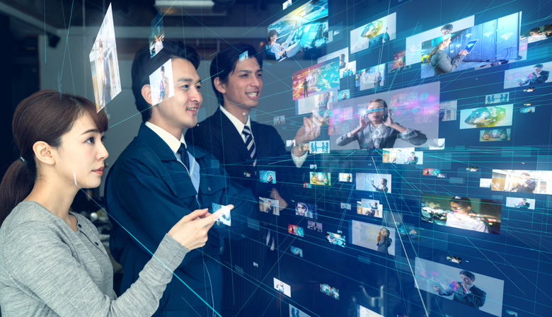 ▲방송사가 시간에 맞춰 송출하는 프로그램을 그대로 수용하는 시대는 이미 저물고, 시공간에 구애받지 않고 자유롭게 영상을 소비하는 시대가 왔다. (게티이미지뱅크)