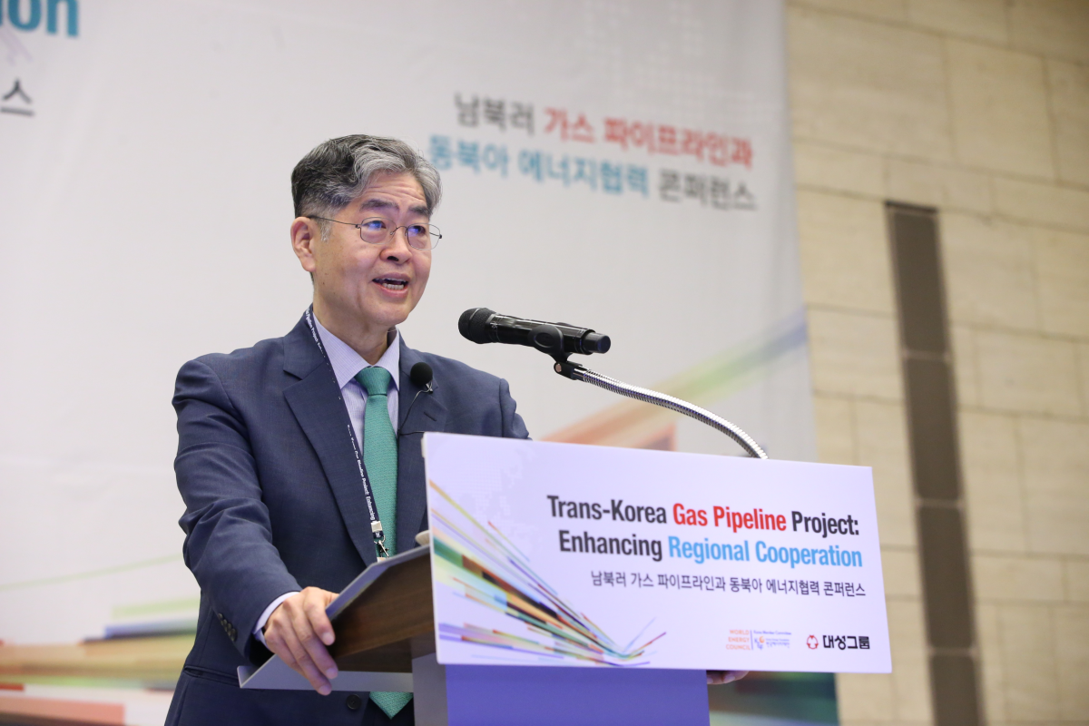 ▲김영훈 대성그룹 회장이 '남북러 가스 파이프라인과 동북아 에너지협력 콘퍼런스'에서 환영사를 하고 있다. (사진 제공=대성그룹)