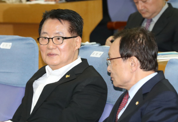 ▲더불어민주당 이해찬 대표(오른쪽)와 민주평화당 박지원 의원.(연합뉴스)