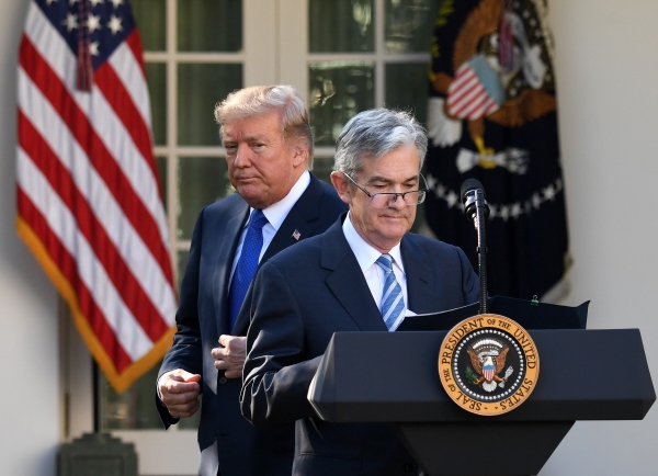 ▲(180124) -- WASHINGTON, Jan. 24, 2018 (Xinhua) -- File photo taken on Nov. 2, 2017 shows U.S. President Donald Trump (L) and Federal Reserve Governor Jerome Powell at a nomination ceremony at the White House in Washington D.C., the United States. U.S. Senate confirmed Jerome Powell as the next chairman of the Federal Reserve on Jan. 23, 2018. (Xinhua/Yin Bogu)(yy)