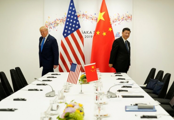 ▲도널드 트럼프 미국 대통령(왼쪽)과 시진핑 중국 국가주석이 주요 20개국(G20) 정상회의 기간 중 별도로 가진 회담이 끝난 후 자리를 뜨고 있다. 로이터연합뉴스
