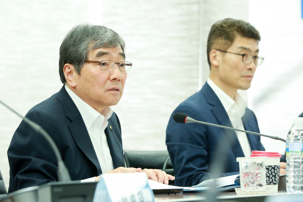 ▲윤석헌 금융감독원장이 3일 오전 11시 광주은행 본점에서 열린 '지방은행장 초청 지역상생 현장 간담회'에 참석해 인사말을 하고있다.(금융감독원)