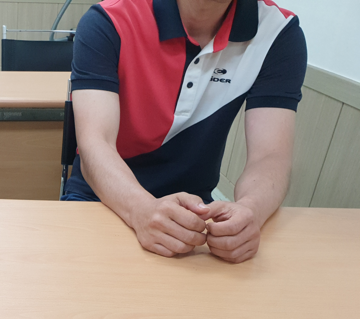 ▲한국지엠 군산공장 차체부에서 23년간 일했던 박모(51)씨. 이투데이는 24일 전북 군산시 임피면에 위치한 삼영종합중장비학원에서 지게차 실습을 받고있는 박모 씨를 만났다.(군산 = 김보름 기자 fullmoon@)