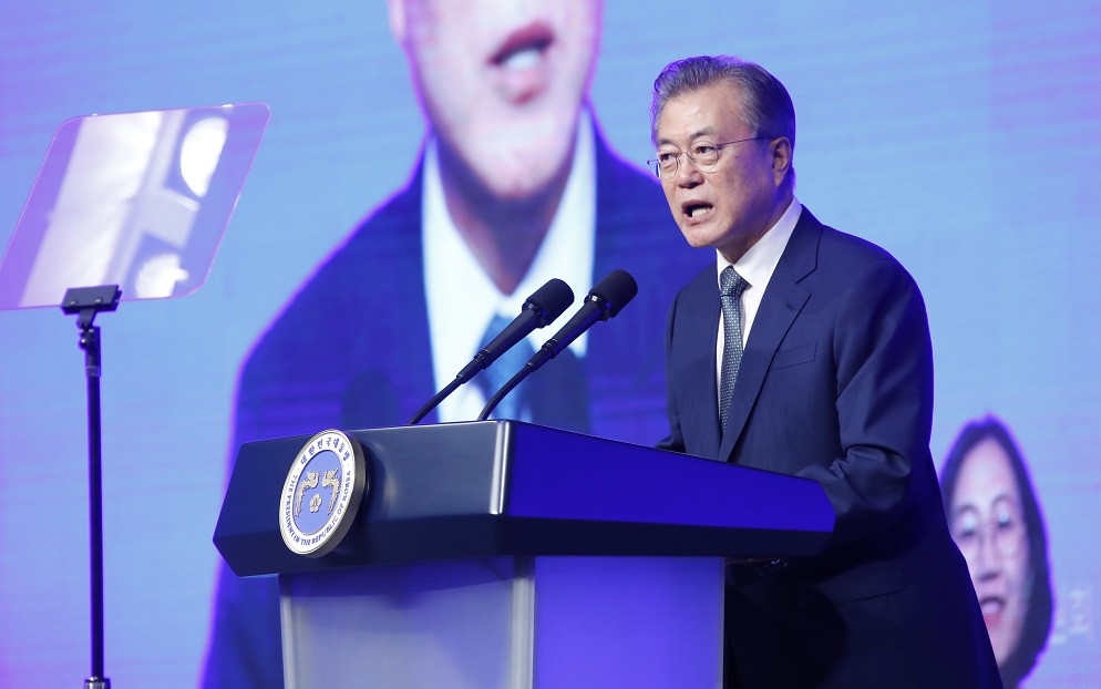 ▲문재인 대통령이 5일 오후 대전컨벤션센터에서 열린 제2회 대한민국 사회적경제 박람회 개막식에서 축사를 하고 있다.(연합뉴스)