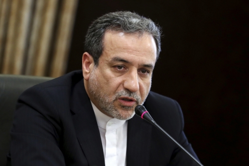 ▲압바스 아락치 이란 외무차관이 7일(현지시간) 테헤란에서 기자회견을 열고 있다. 아락치 차관은 이란이 앞으로 60일 이내에 지난 2015년 체결된 핵합의에 영향을 미칠 또다른 조치를 발표할 것이라고 말했다. 테헤란/AP뉴시스
