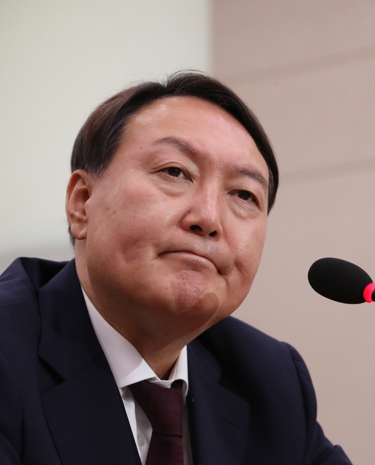 ▲윤석열 검찰총장 후보자가 8일 국회 법제사법위원회에서 열린 인사청문회에서 의원들의 질의를 듣고 있다. (연합뉴스)