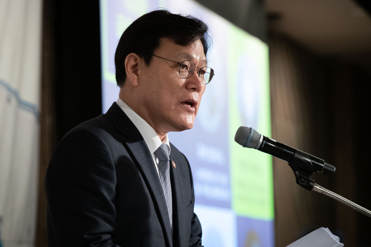 ▲최종구 금융위원장이 10일 서울 종로구 포시즌스호텔에서 열린 '정보보호의 날 기념, 금융회사 최고경영자 초청 세미나'에 참석해 특별강연을 하고 있다.(사진제공=금융위원회)