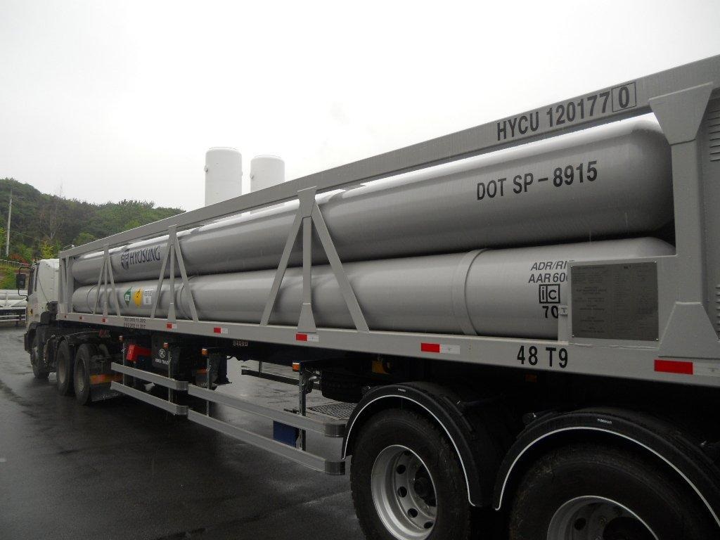 ▲반도체 세척용 특수가스인 삼불화질소 용기. (사진 제공=효성)