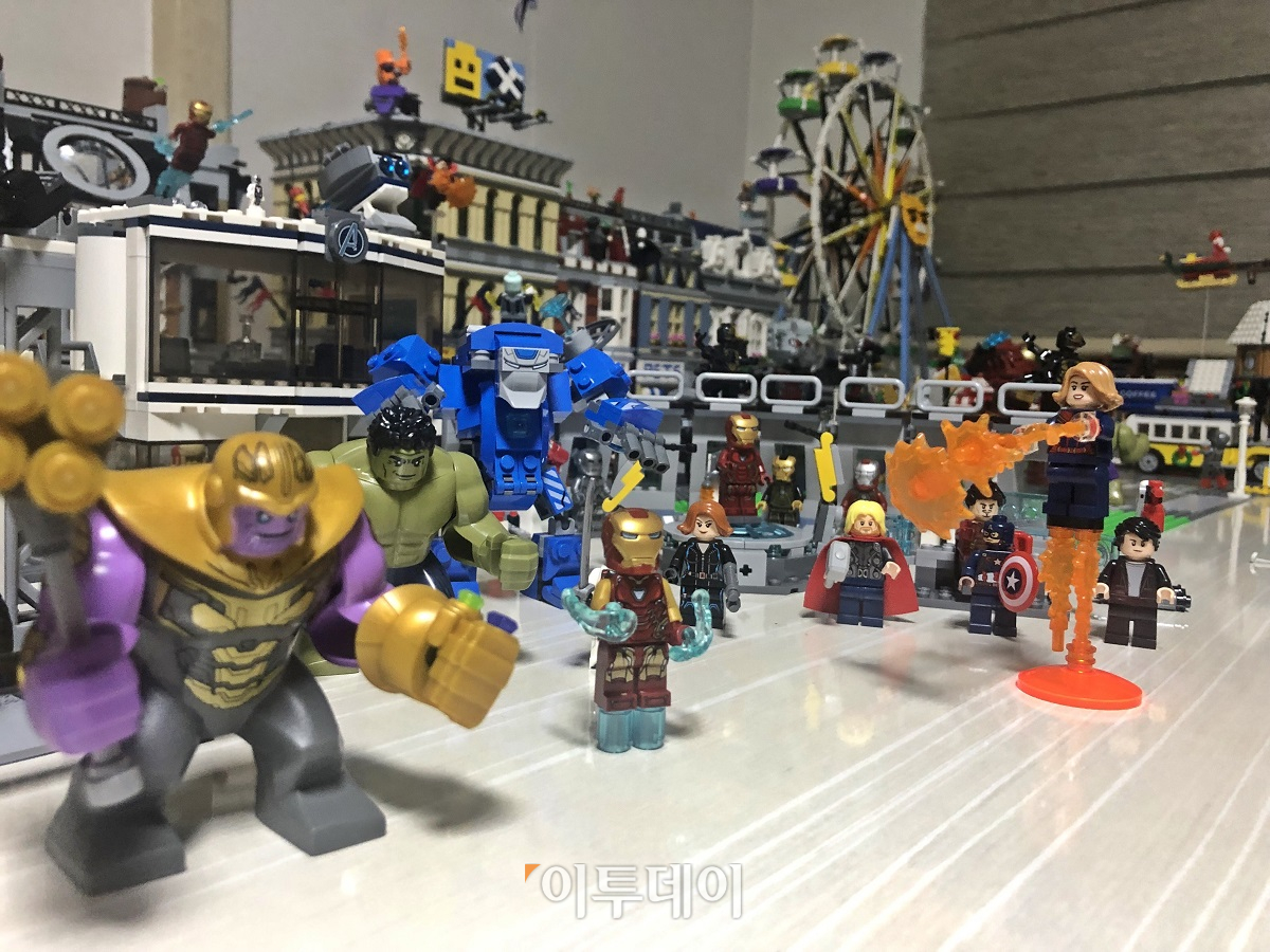 ▲최근 개봉한 영화 '에번저스' 시리즈 레고를 전시해놓았다. 그 무섭던 타노스도 귀여워 보인다. (홍인석 기자 mystic@)