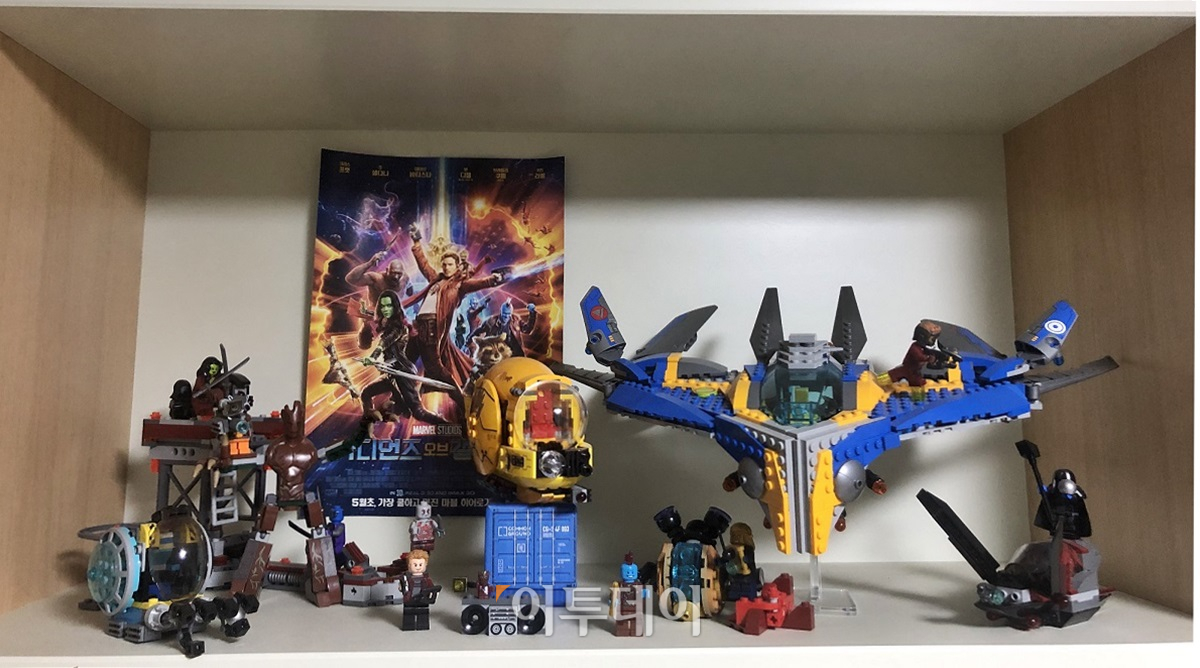 ▲영화 '가디언즈 오브 갤럭시'의 레고다. 김 씨는 수납장에 조립한 레고를 올려놓았다. (홍인석 기자 mystic@)