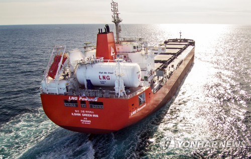 ▲국내 두 번째로 2017년 건조된 5만 톤급 LNG 추진선박인 그린 아이리스호. 첫 번째 LNG 추진선박인 에코누리호가 260톤급 항만안내선이라는 점에서 사실상 첫 상업용 LNG 추진선박인 셈이다.(출처=현대미포조선)