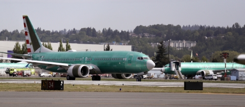 ▲아메리칸항공 소속 보잉 737 맥스 8이 활주로에서 이륙을 준비 중이다. AP연합뉴스 
