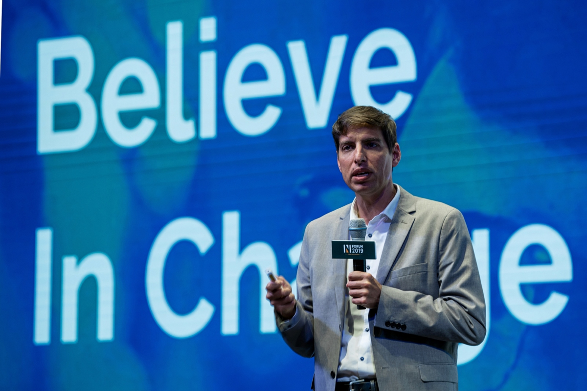 ▲데릭 펠드맨이 강연을 진행하고 있다.(사진제공=아산나눔재단)