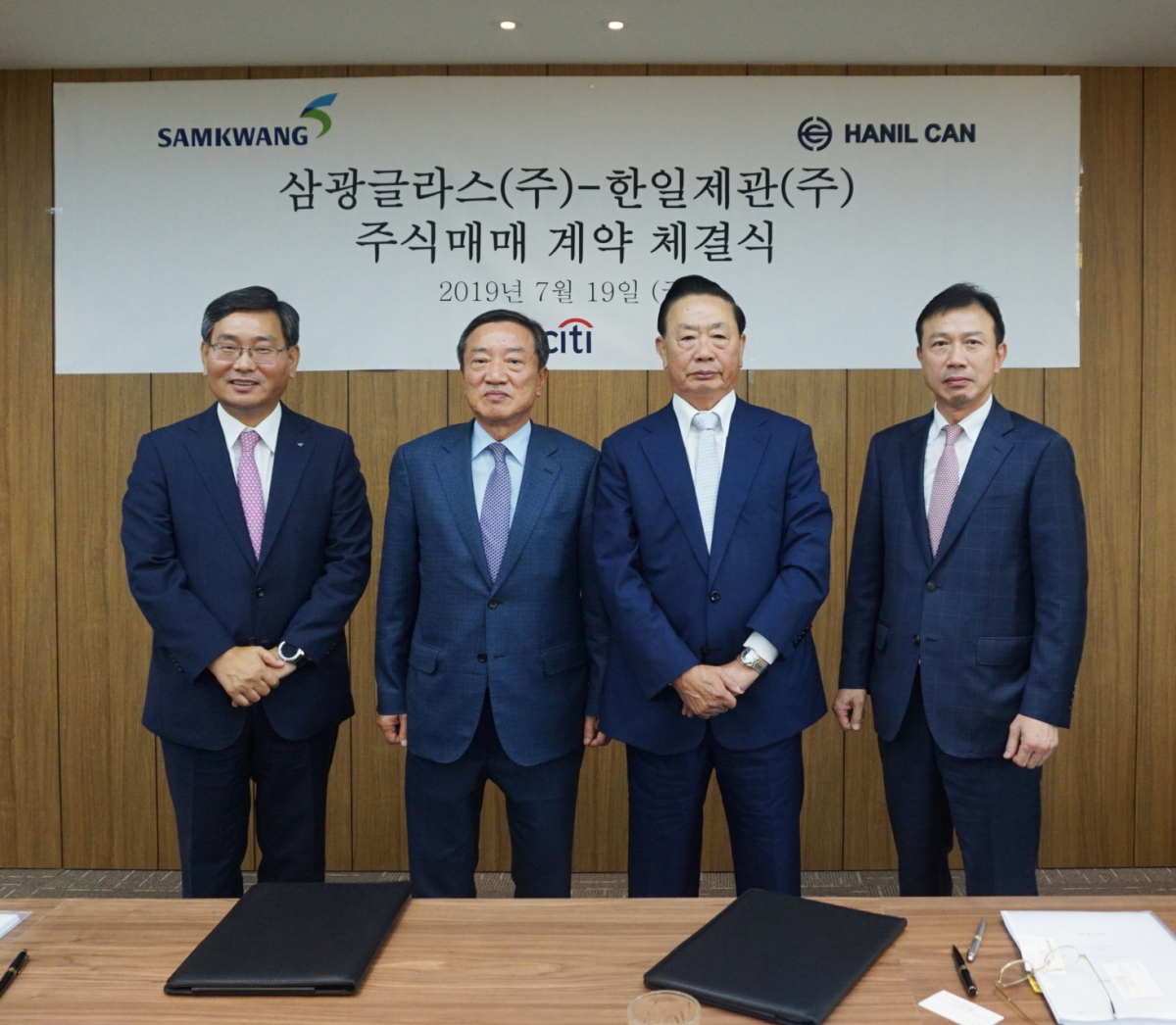 ▲왼쪽에서부터 삼광글라스 문병도 사장, 한일제관 정동택 대표, 삼광글라스 이복영 대표이사 회장, 한일제관 정지택 전무(사진제공=삼광글라스)