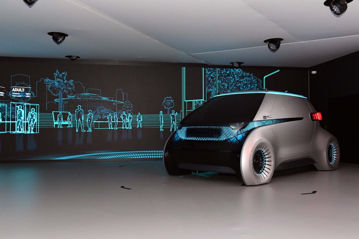 ▲현대모비스가 지난 1월 美 라스베가스에서 공개한 미래차 컨셉 ‘엠비전’에 카메라 모니터 시스템이 장착돼 있는 모습. 주변의 주행환경을 완벽하게 파악해야 하는 자율주행 시대에는 카메라 모니터 시스템 적용이 일반화 될 것으로 예상된다. (사진제공=현대모비스)