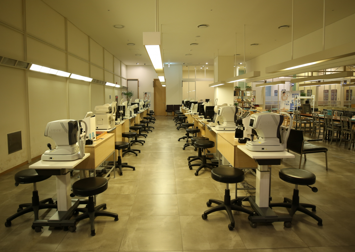 ▲비앤빛 강남 밝은세상안과의 검사를 위한 시설 전경 (비앤빛 강남 밝은세상안과)