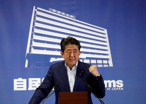▲22일(현지시간) 아베 신조 일본 총리가 참의원 선거 후 기자회견에 참석해 발언하고 있다. 도쿄/로이터연합뉴스 
