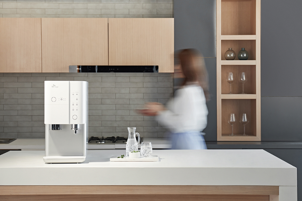 ▲올인원 직수 정수기 연출 컷 (사진제공=SK매직)