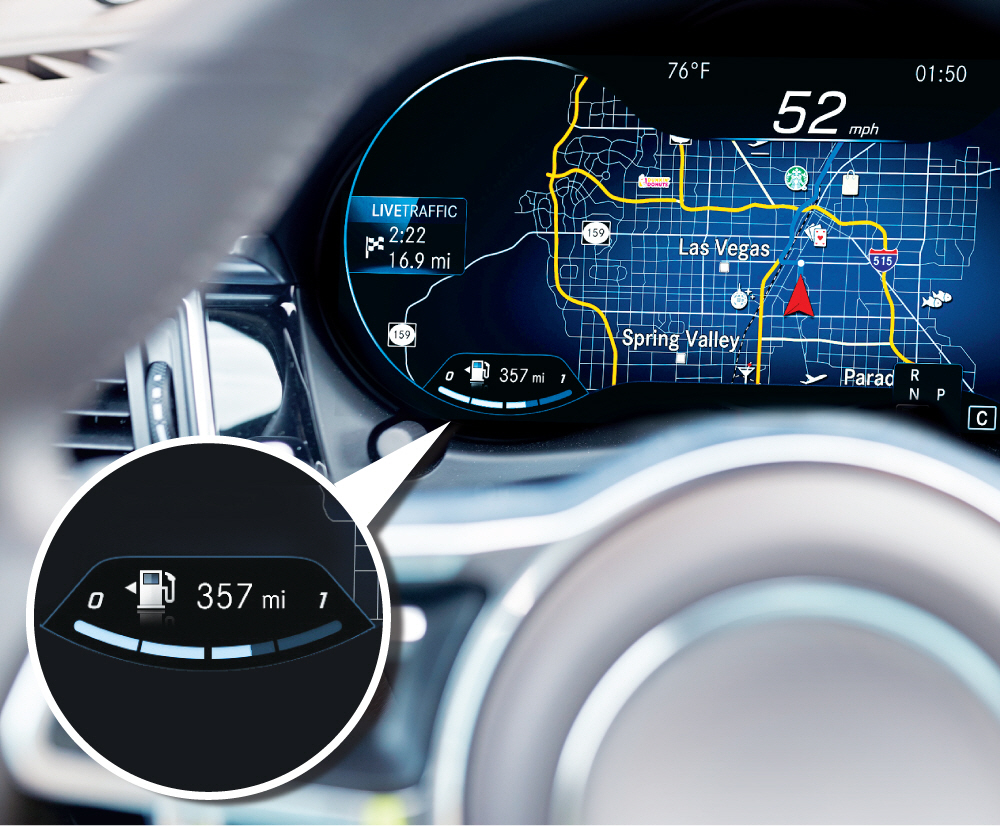 ▲계기판 연료 게이지에는 주유기 방향을 알려주는 표시가 있다.