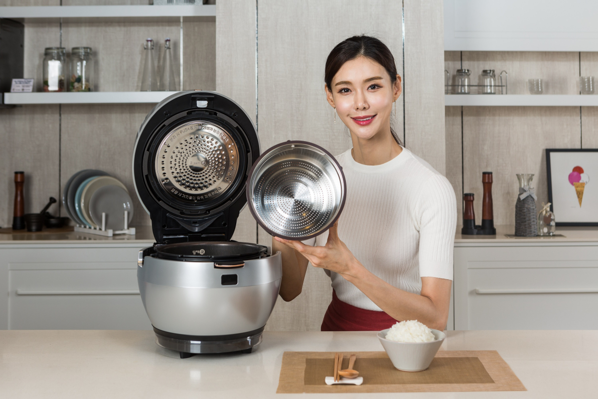 ▲위니아딤채의 당질 저감 IH압력밥솥 ‘딤채쿡 당질저감 30’ (사진제공=위니아딤채)