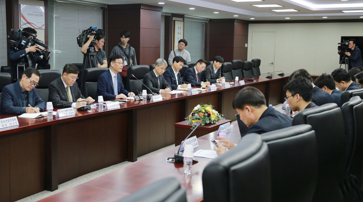 ▲박태성 산업통상자원부 무역투자실장이 5월 10일 오후 서울 종로구 무역보험공사 대회의실에서 열린 '미-중 무역분쟁 대응 실물경제 대책회의'에 참석해 모두발언을 하고 있다.(뉴시스)