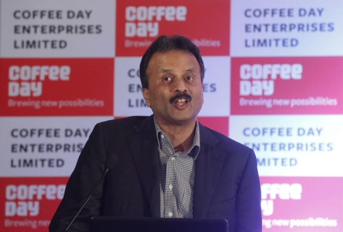 ▲V.G. 싯다르타 커피데이엔터프라이즈 회장이 2015년 10월 7일(현지시간) 인도 뭄바이에서 기자회견을 하고 있다. 그는 29일 실종돼 현지에서 대규모 수색작업이 벌어지고 있다. 뭄바이/로이터연합뉴스
