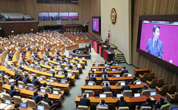 ▲더불어민주당 이인영 원내대표가 3일 오전 열린 국회 본회의에서 교섭단체 대표 연설을 하고 있다. (연합뉴스 )