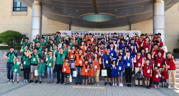 ▲이달 6일 한국서부발전이 한서대학교 부설 재난안전교육원에서 진행한 체험형 재난안전교육 참가자들이 기념촬영을 하고 있다.(출처=한국서부발전)