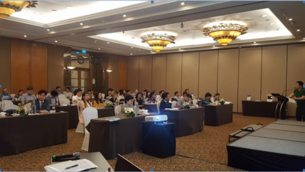 ▲투게더앱스 담당자가 2019 베트남 IR및 액셀러레이팅 행사에 참석해 프레젠테이션 하고 있다. (사진제공=투게더앱스)