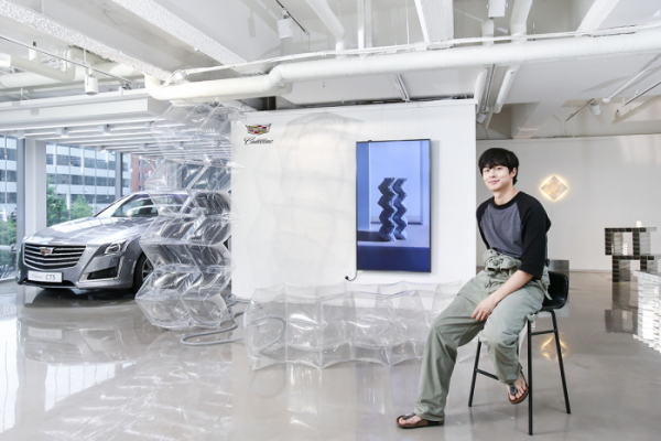 ▲캐딜락이 화가 겸 디자이너 김충재와 함께 캐딜락을 모티브로 한 오브제 전시를 열었다. 이번 전시는 9월 말까지 서울 강남구에 있는 '캐딜락 하우스 서울'에서 이어진다. (사진제공=캐딜락)