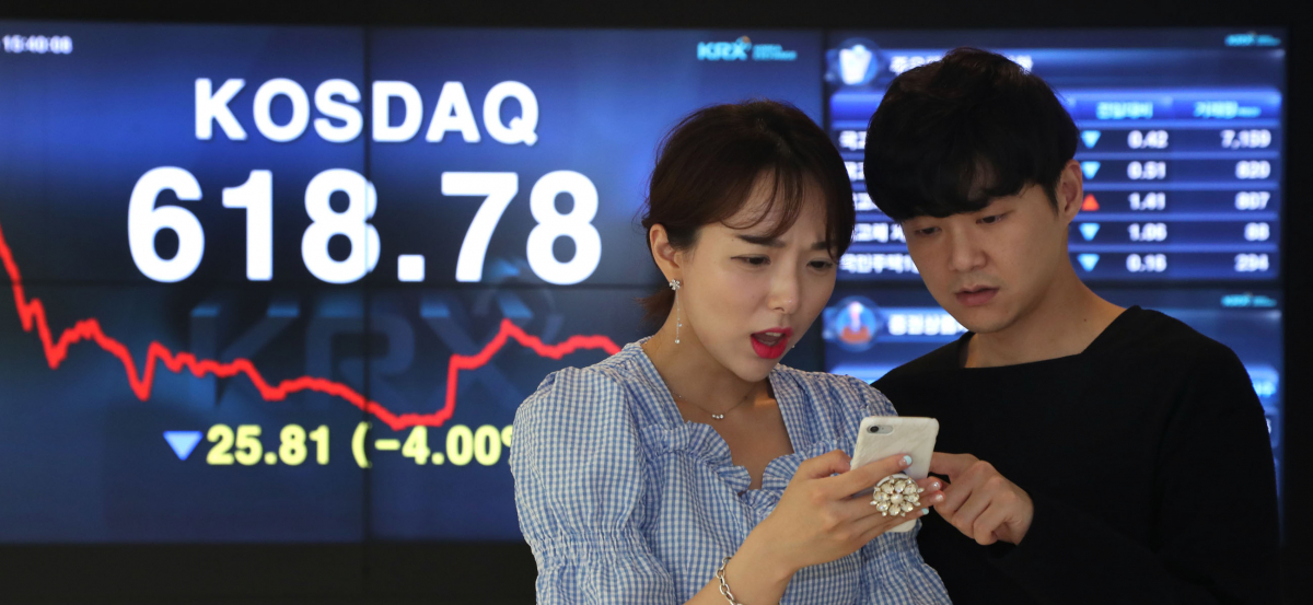 ▲2일 코스닥지수가 전 거래일대비 6.56포인트(1.05%) 내린 615.70으로 마감했다. 코스피지수는 전 거래일 대비 19.21포인트(0.95%) 내린 1998.13에 거래를 마쳤다. (한국거래소)