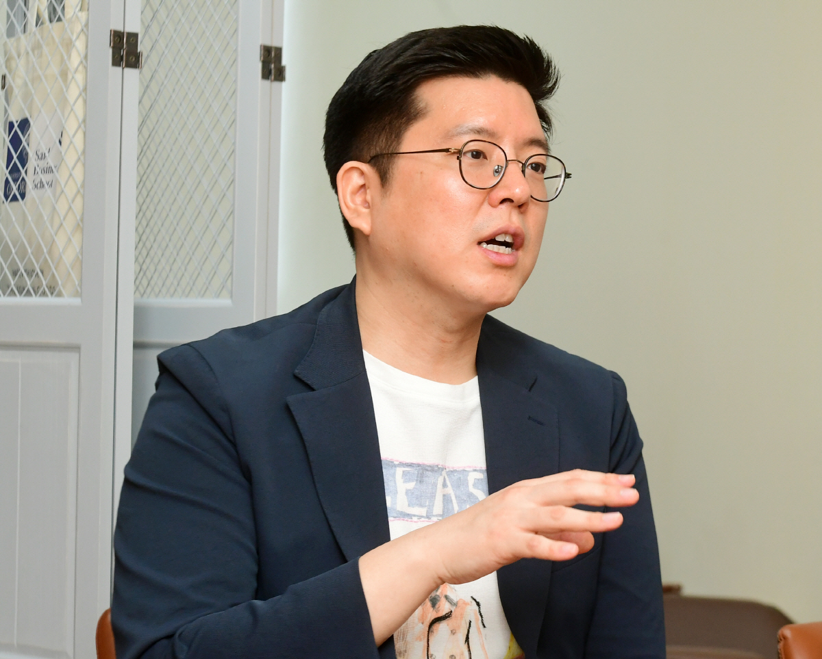 ▲김기룡 플랜엠 대표가 2일 서울 광화문 본사 사무실에서 이투데이와 인터뷰를 하고 있다. 고이란 기자 photoeran@