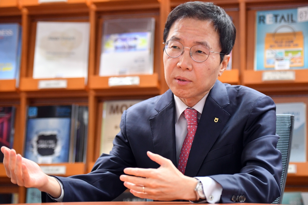 ▲이창목 NH투자증권 리서치센터장이 서울 여의도 본사에서 이투데이와 인터뷰를 하고 있다.(이투데이DB)