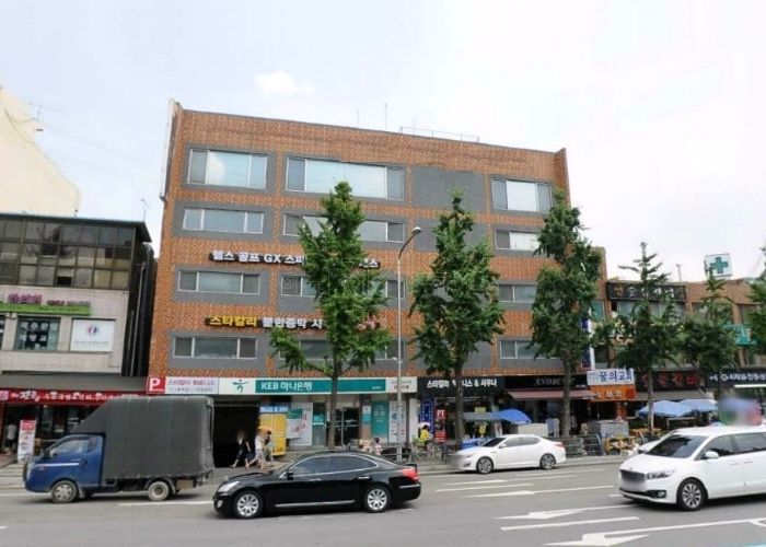 ▲명지학원 소유 효신빌딩 전경.(사진=지지옥션)