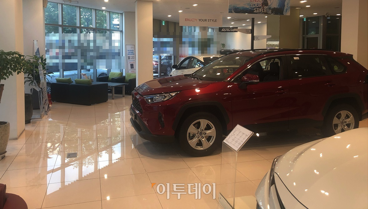 ▲일본 차 판매장에 40분 넘게 머물렀으나 차를 보러 온 고객은 한 명도 없었다. (홍인석 기자 mystic@)