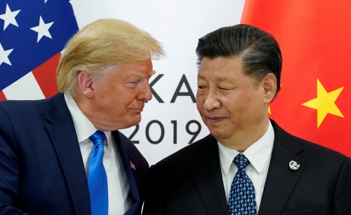▲도널드 트럼프(왼쪽) 미국 대통령과 시진핑 중국 국가주석이 지난달 29일(현지시간) 일본 오사카에서 정상회담 전 함께 사진을 찍고 있다. 오사카/로이터연합뉴스 