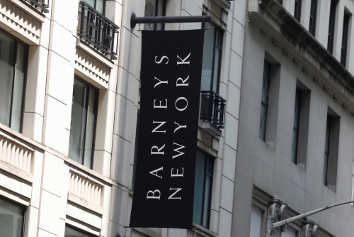 ▲미국 뉴욕에 있는 고급 백화점 바니스 뉴욕 앞에 로고가 보인다. 뉴욕/로이터연합뉴스  
