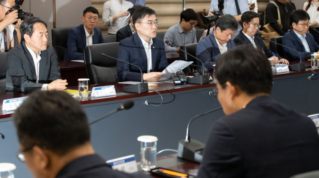 ▲6일 정부서울청사에서 손병두 금융위 부위원장이 증권시장 상황점검을 위한 금융투자업계 간담회 중 모두발언을 하고 있다.(사진제공=금융위원회)