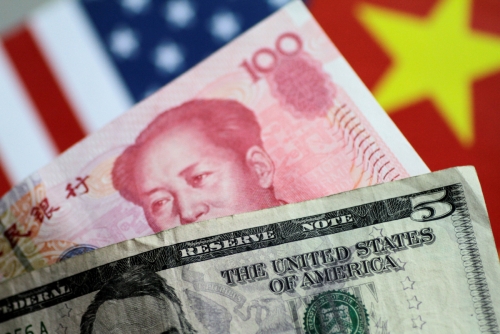 ▲미국 달러화와 중국 위안화 지폐가 함께 놓여져 있다. 로이터연합뉴스
